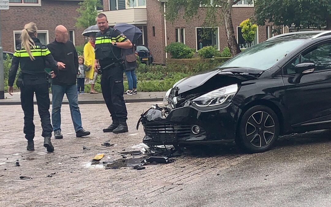 Flink ongeval op Kasteelstraat / Voorburggracht gelukkig geen gewonden