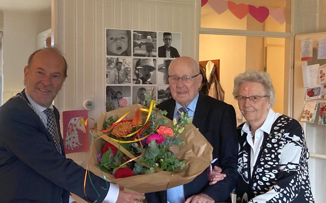 Burgemeester Bert Blase bracht vandaag een bezoek aan het echtpaar Ko en Annie Ellermeijer-Kools