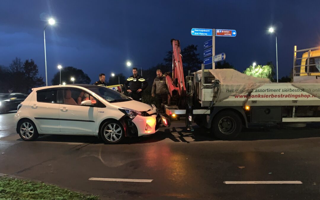Botsing op rotonde Broekerplein