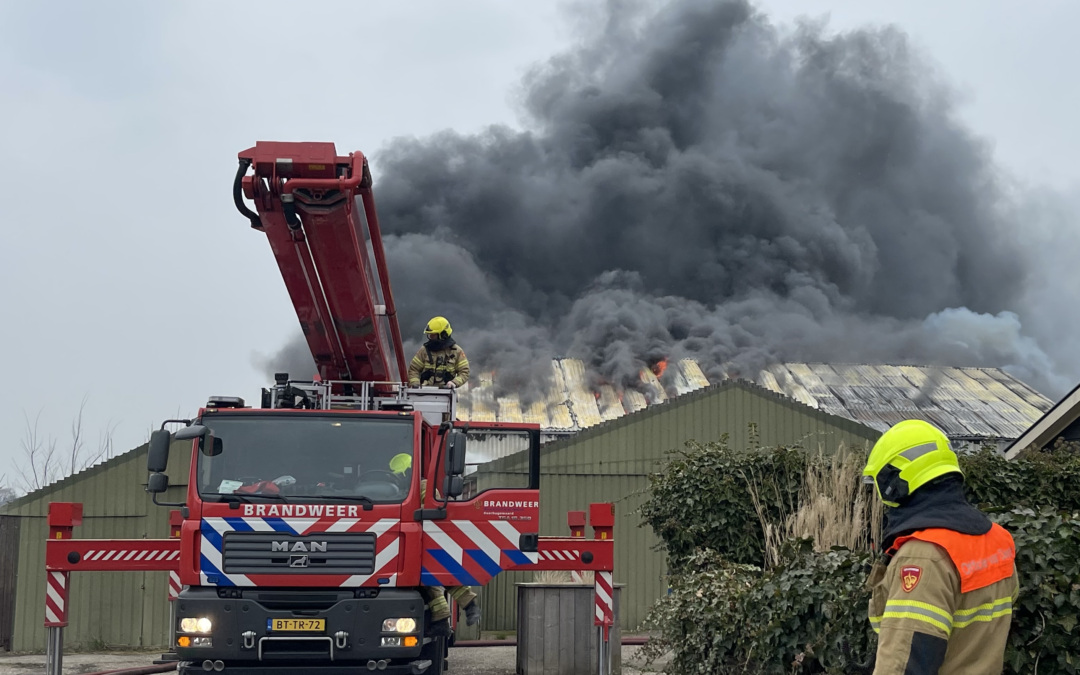 Grote brand in Tuitjenhorn (video)