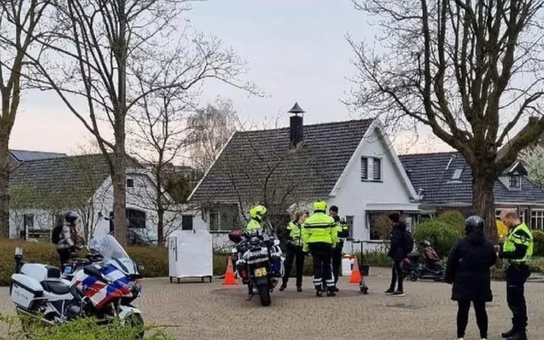 Bromfiets en illegale step in beslag genomen bij verkeerscontrole Dijk en Waard
