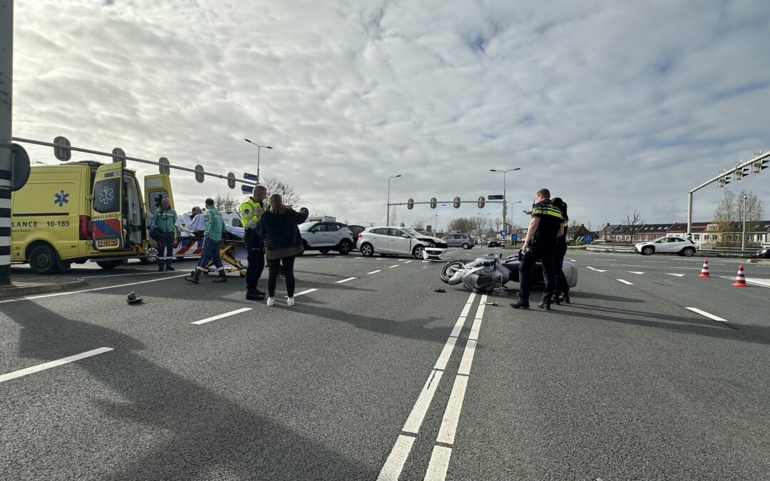 Motorrijder gewond geraakt na aanrijding op kruispunt van n242 met Zuidtangent.