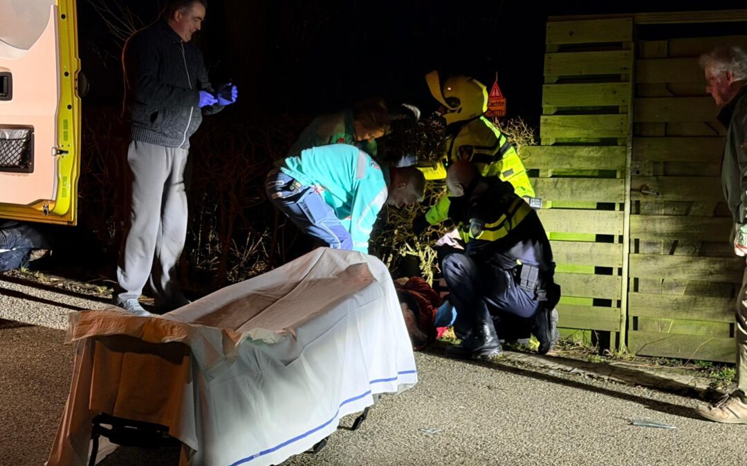 Vrouw zwaargewond bij aanrijding op Waarddijk Noord