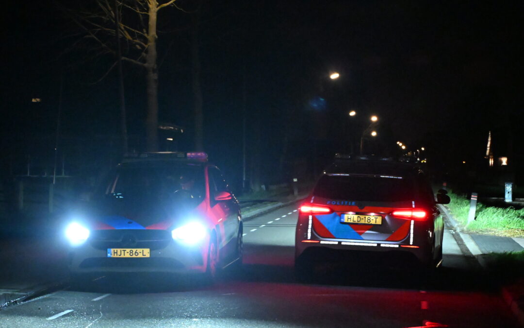 Auto te water in Hensbroek politie doet onderzoek
