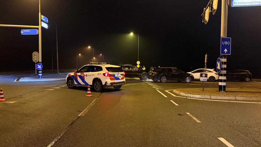 Twee auto’s total loss bij ongeval op N245 bij Schagerweg .