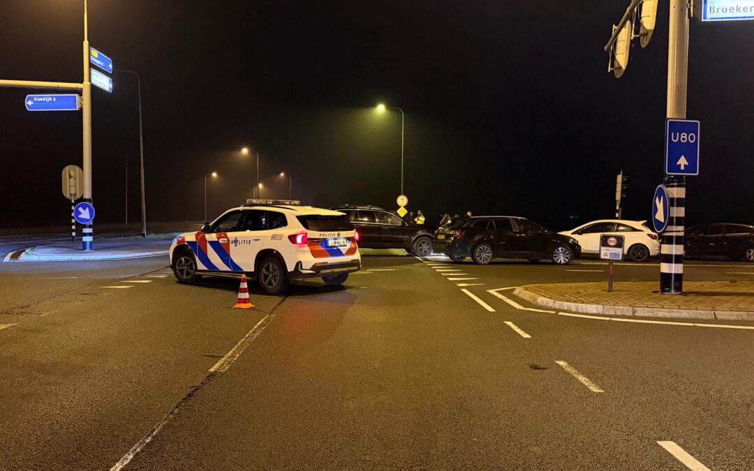 Twee auto’s total loss bij ongeval op N245 bij Schagerweg .