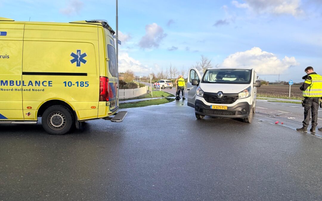 Flinke klap op Andries Dekkerweg in Waarland,wegdeels afgezet