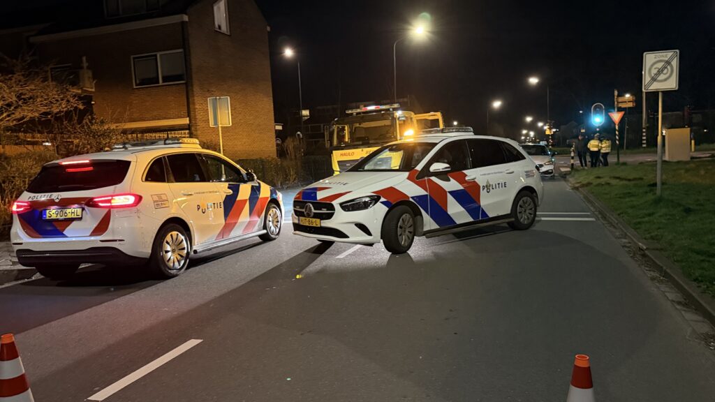 Auto op z’n kant bij ongeval op Krusemanlaan in Heerhugowaard