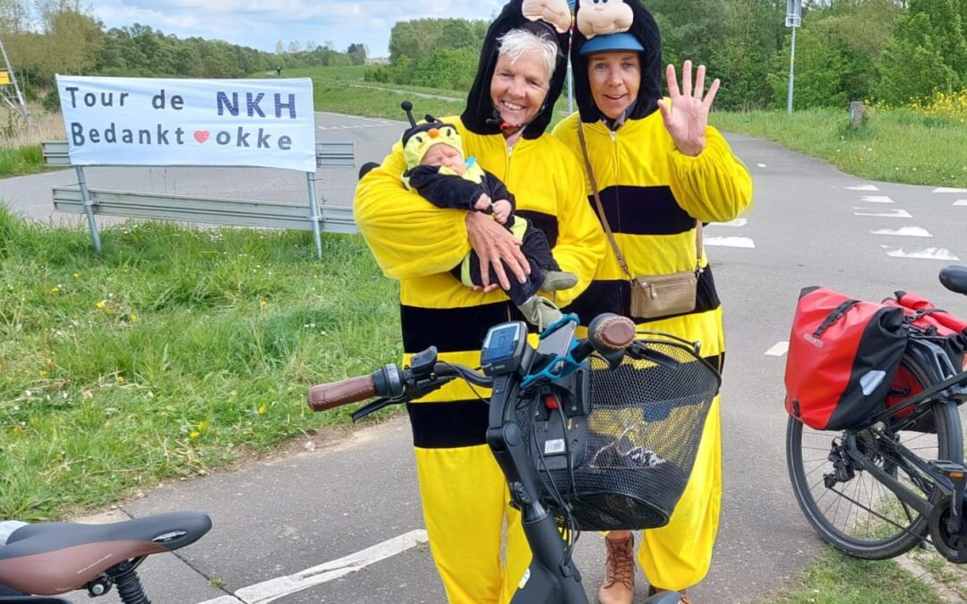 Op 2 en 3 mei 2026 fietsen twee tantes uit Dijk en Waard, van 68 en 70 jaar, voor de derde keer een sponsoractie voor de Maud & Vic Foundation.