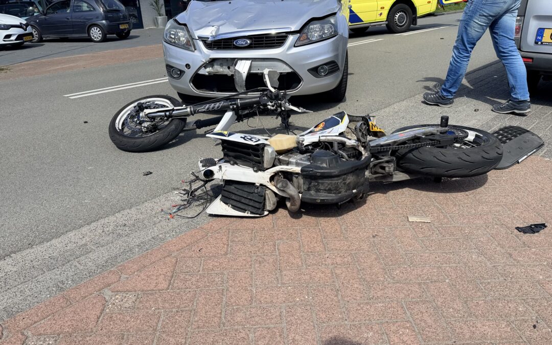 Motorrijder zwaargewond na harde klap in Heerhugowaard