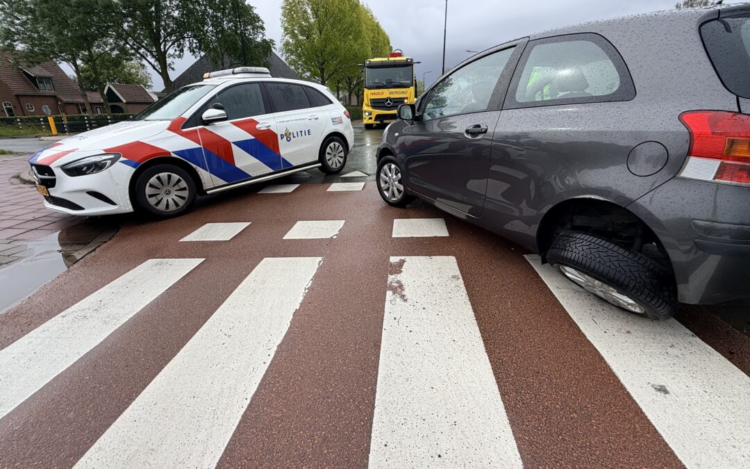 Flinke schade na botsing op kruispunt in Heerhugowaard