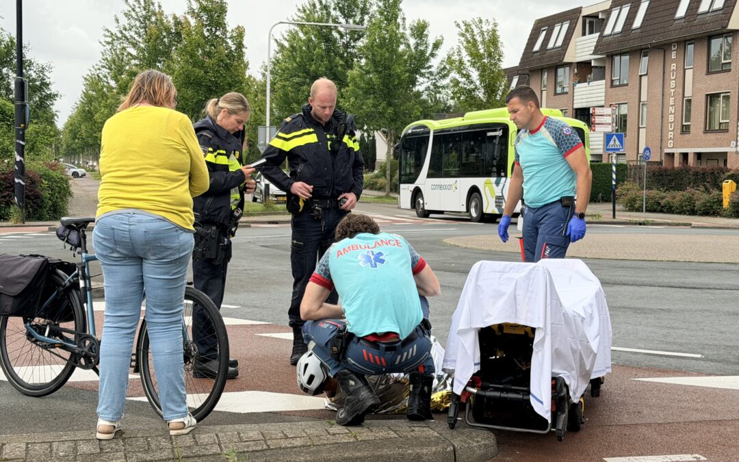 Man gewond na valpartij op rotonde Middenweg in Heerhugowaard
