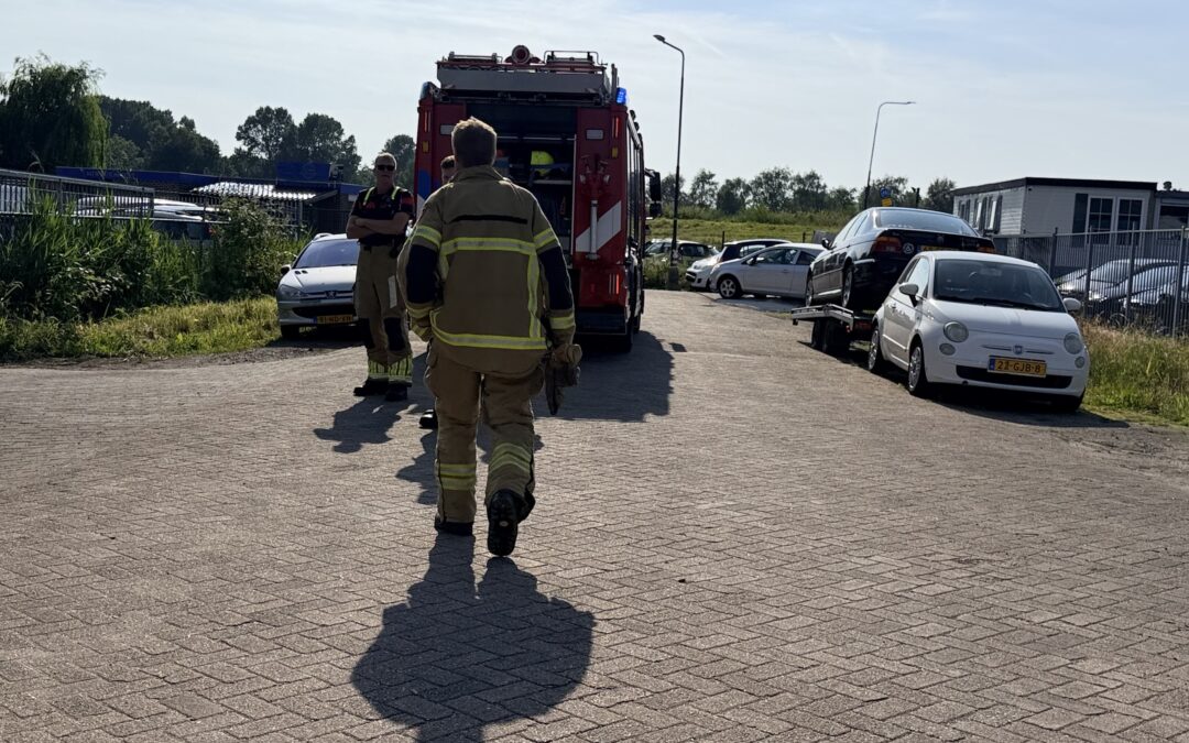 Kleine brand zorgt voor grote inzet bij autobedrijf in Heerhugowaard