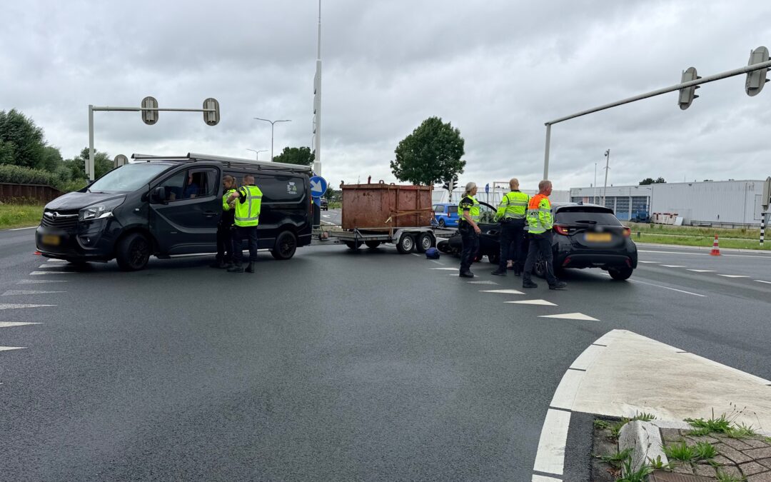 Ongeval n242 motorrijder naar ziekenhuis