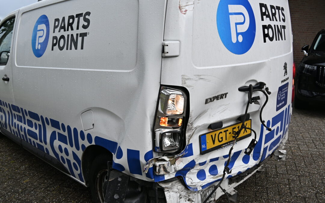 nieuwe informatie over aanrijding met vrachtwagen en bedrijfsbusje