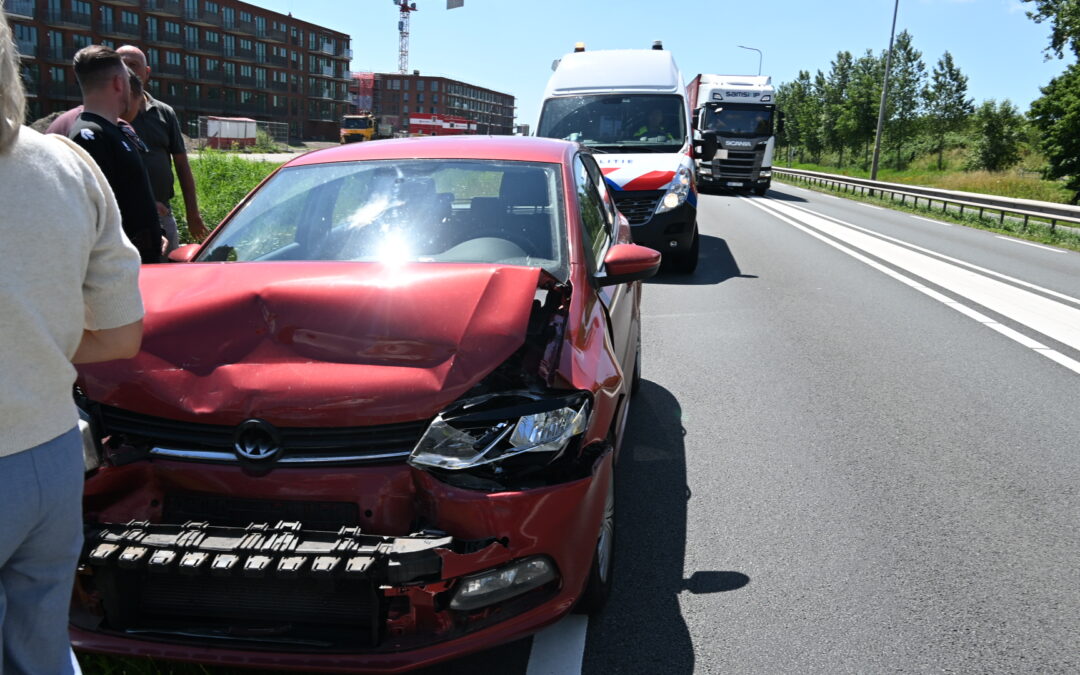 Twee auto’s botsen op N242 bij Heerhugowaard.