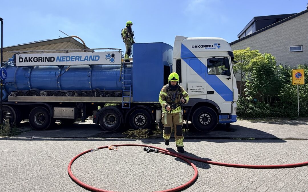 Vrachtwagen vat vlam op Luttikhof in Heerhugowaard