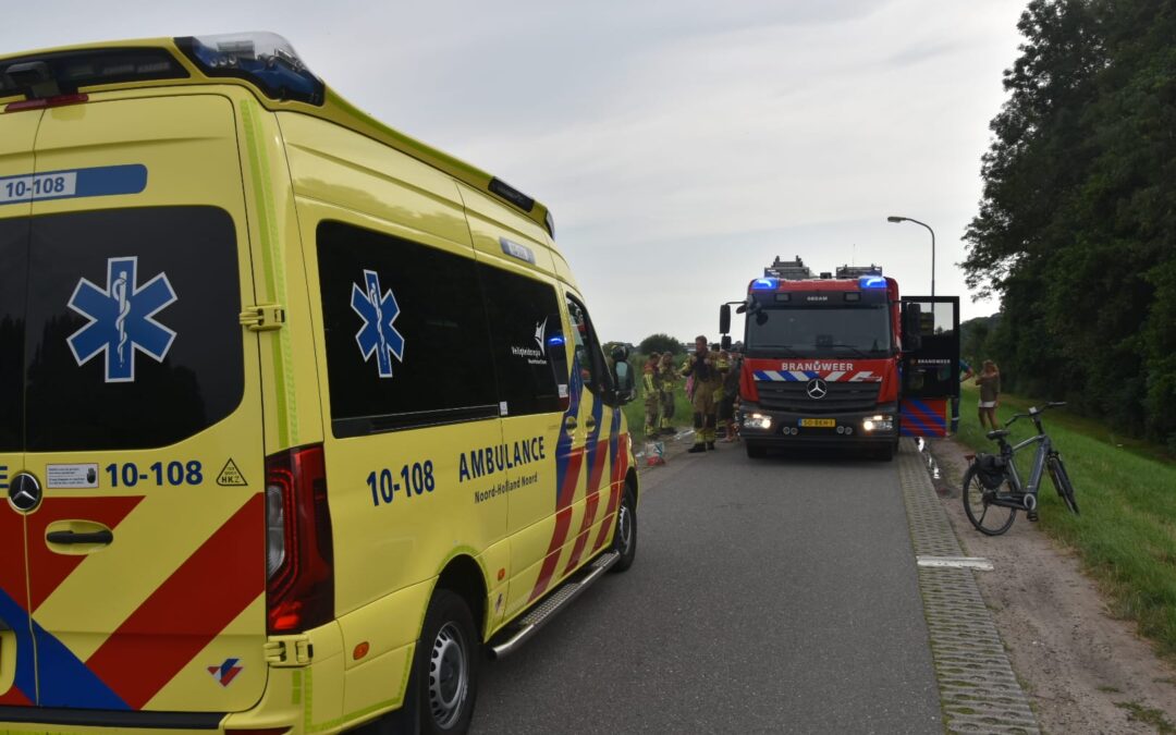Drie gewonden bij plezierboot brandje aan de Berkmeerdijk in Obdam